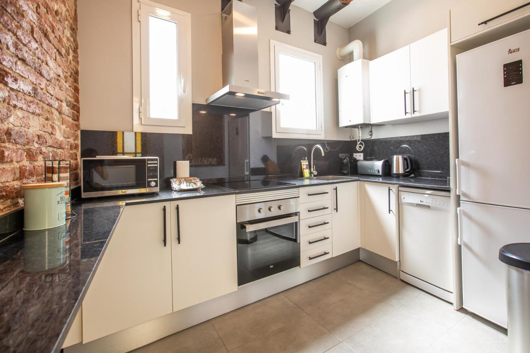 42mal1083 - Great 2br Near Sagrada Familia * Barcelone